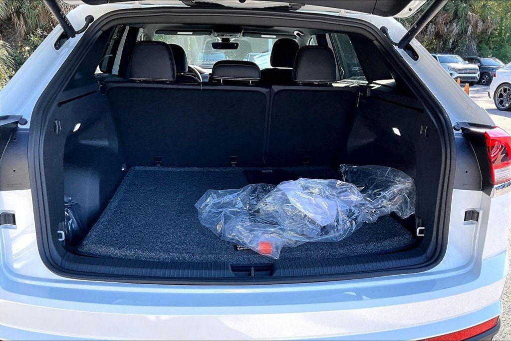 new 2026 Volkswagen Atlas Cross Sport car, priced at $41,816