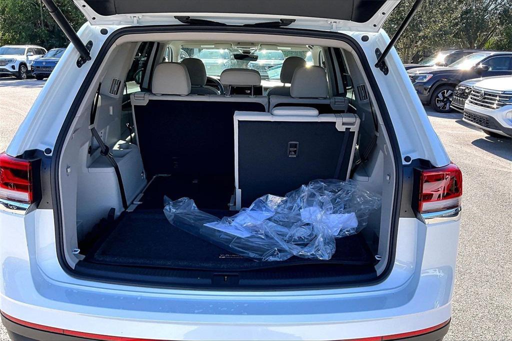 new 2026 Volkswagen Atlas car, priced at $39,670