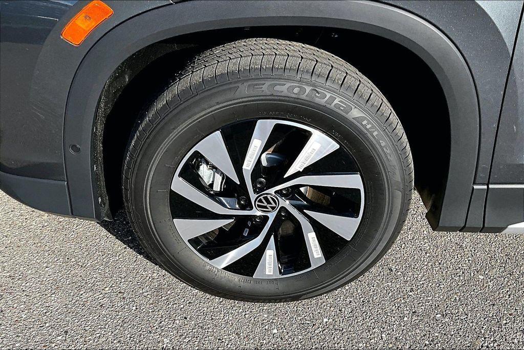 new 2026 Volkswagen Tiguan car, priced at $32,295