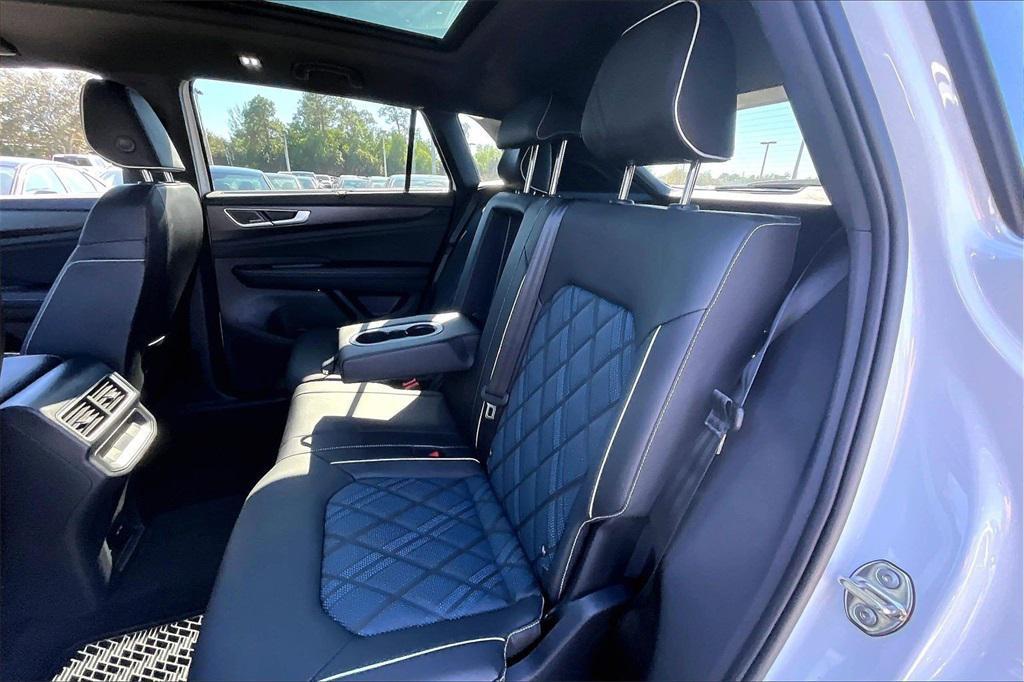 new 2026 Volkswagen Atlas Cross Sport car, priced at $52,002