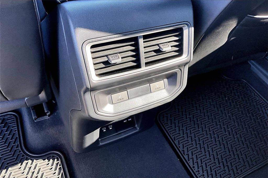 new 2026 Volkswagen Atlas Cross Sport car, priced at $52,002