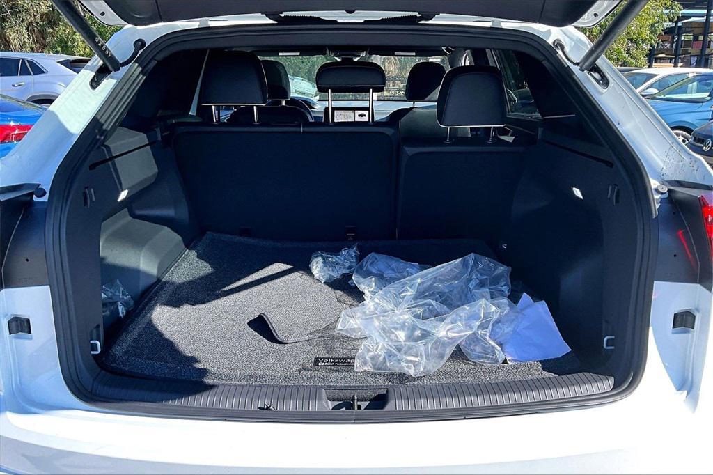 new 2026 Volkswagen Atlas Cross Sport car, priced at $52,002