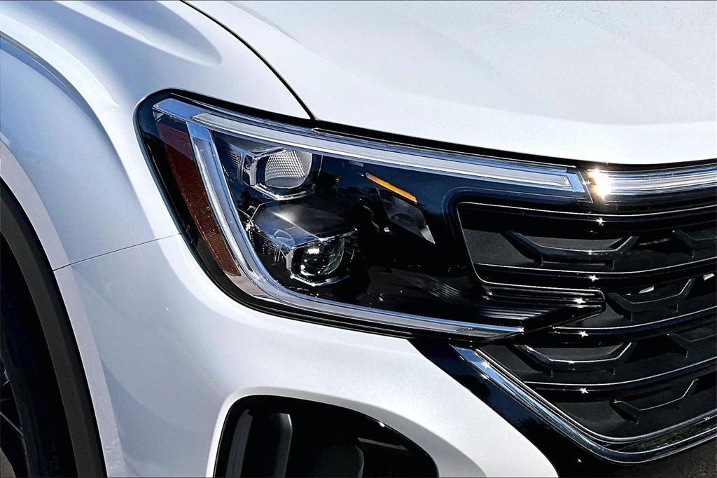 new 2026 Volkswagen Atlas Cross Sport car, priced at $42,816