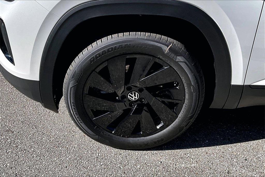 new 2026 Volkswagen Atlas Cross Sport car, priced at $42,816