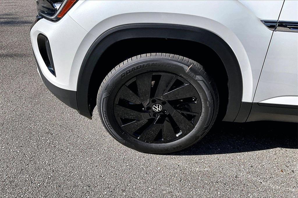 new 2026 Volkswagen Atlas Cross Sport car, priced at $42,816