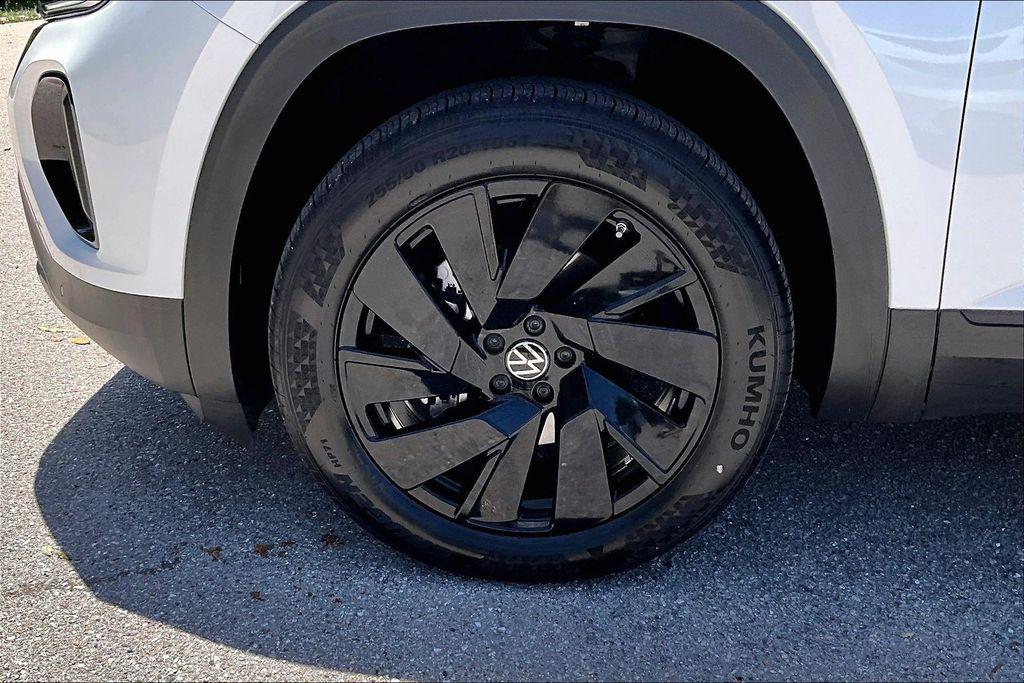 used 2026 Volkswagen Atlas Cross Sport car, priced at $41,250