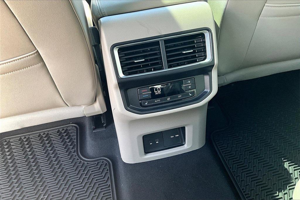 new 2026 Volkswagen Atlas car, priced at $53,429