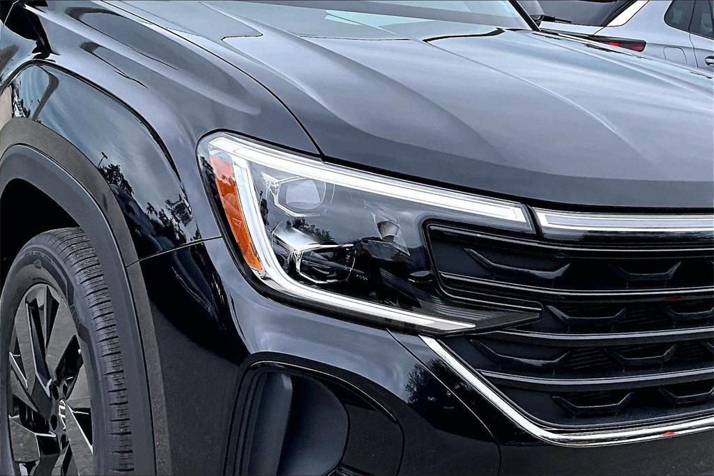 new 2026 Volkswagen Atlas Cross Sport car, priced at $44,406