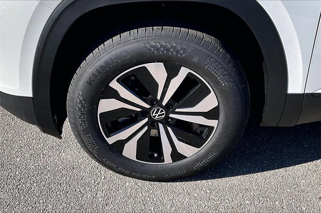 new 2026 Volkswagen Atlas car, priced at $37,798