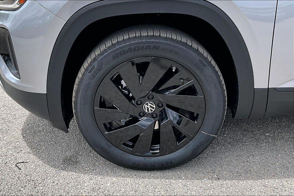 new 2026 Volkswagen Atlas Cross Sport car, priced at $43,815