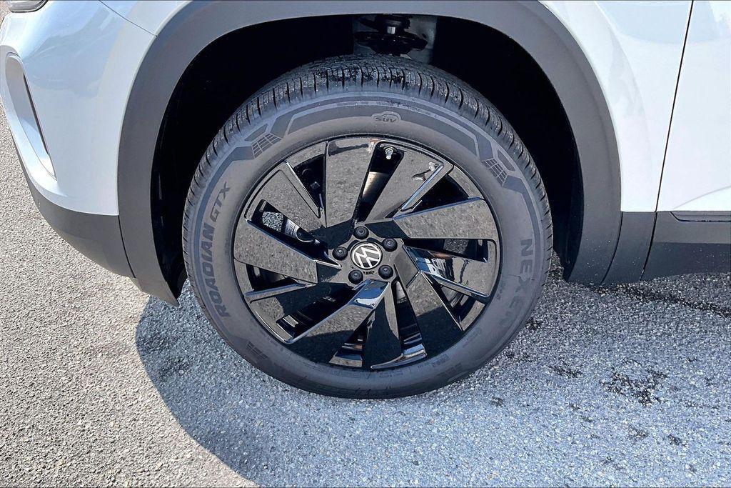 new 2026 Volkswagen Atlas car, priced at $43,581