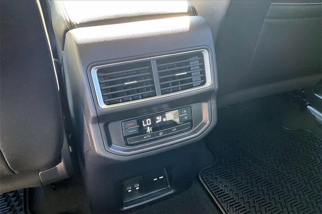 new 2026 Volkswagen Atlas car, priced at $42,602