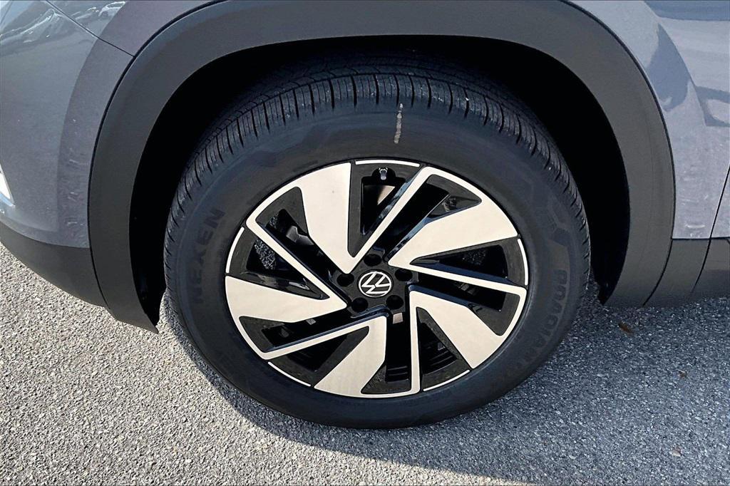 new 2026 Volkswagen Atlas car, priced at $43,828