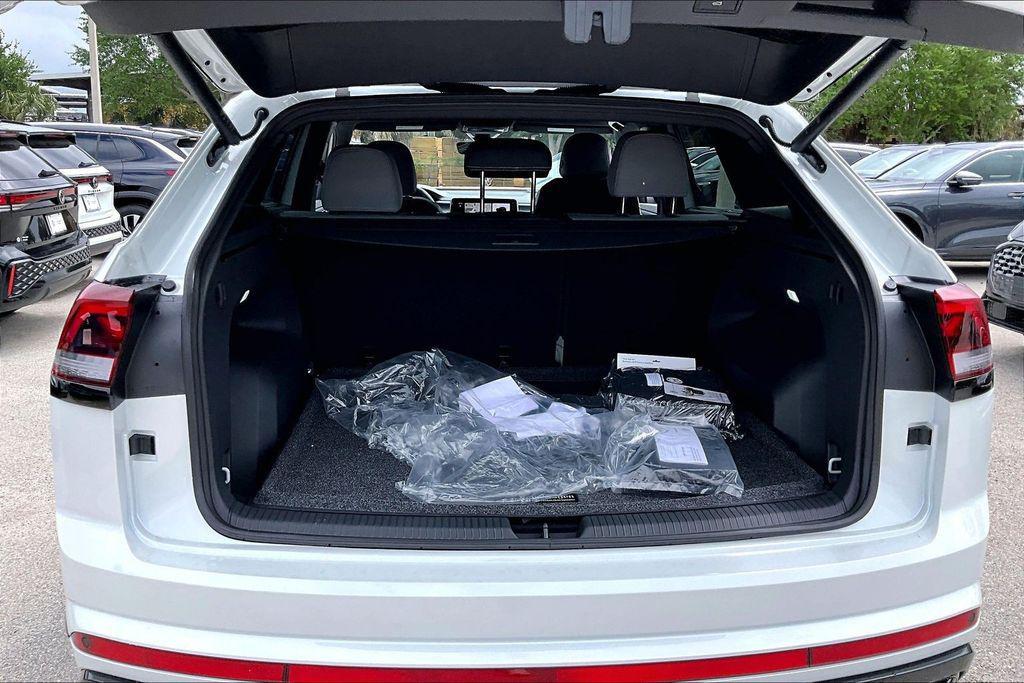 new 2026 Volkswagen Atlas Cross Sport car, priced at $48,301