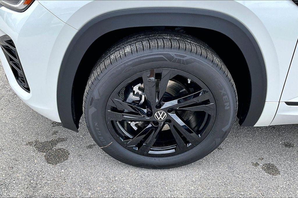 new 2026 Volkswagen Atlas Cross Sport car, priced at $48,301