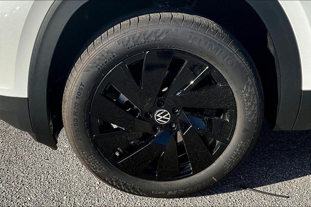 new 2026 Volkswagen Atlas car, priced at $44,292