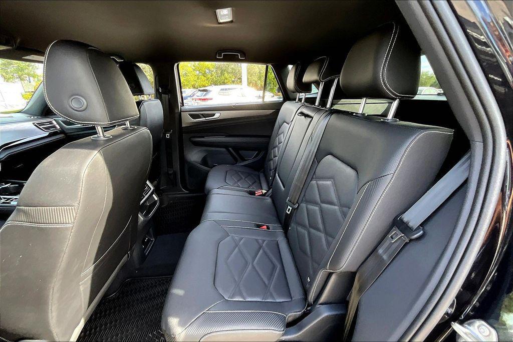 new 2026 Volkswagen Atlas Cross Sport car, priced at $40,026
