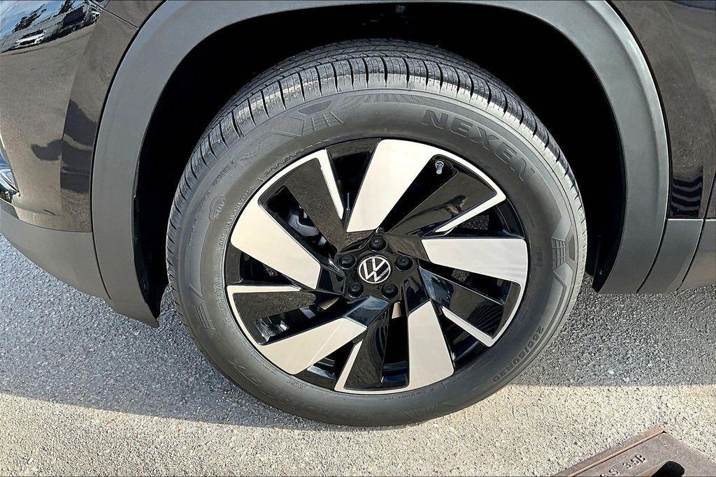 new 2026 Volkswagen Atlas Cross Sport car, priced at $40,026