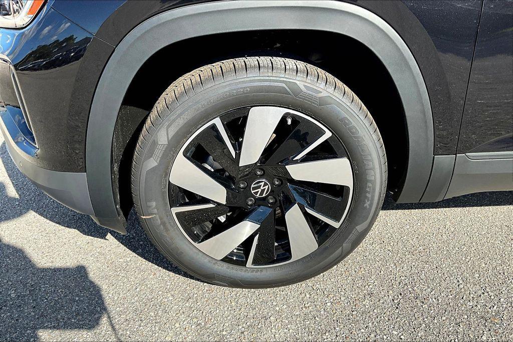 new 2026 Volkswagen Atlas Cross Sport car, priced at $43,033