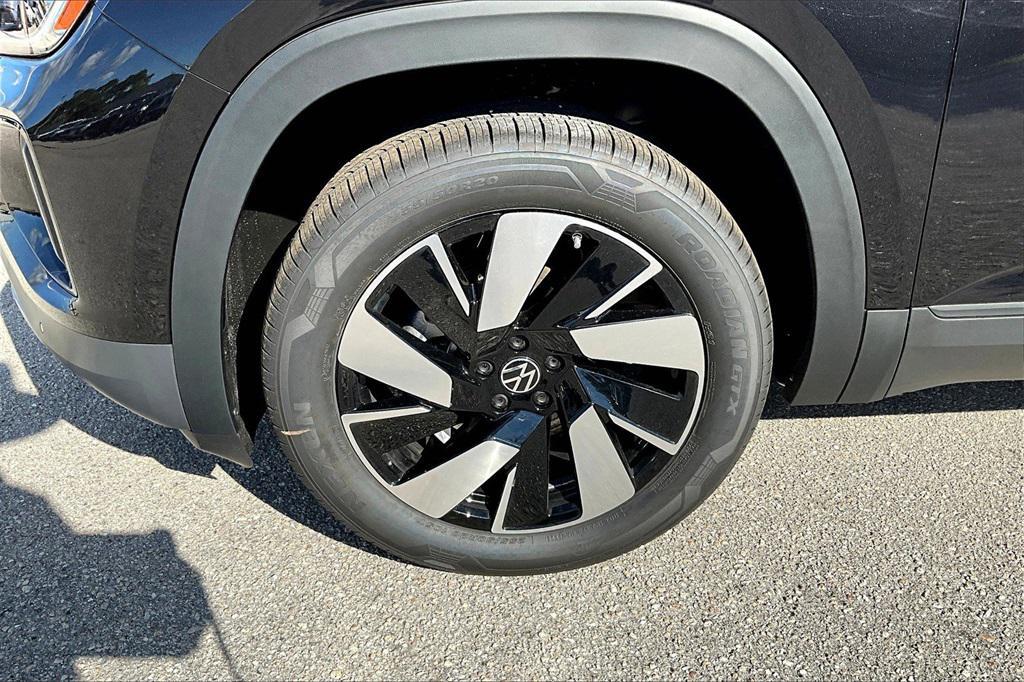 new 2026 Volkswagen Atlas Cross Sport car, priced at $44,033