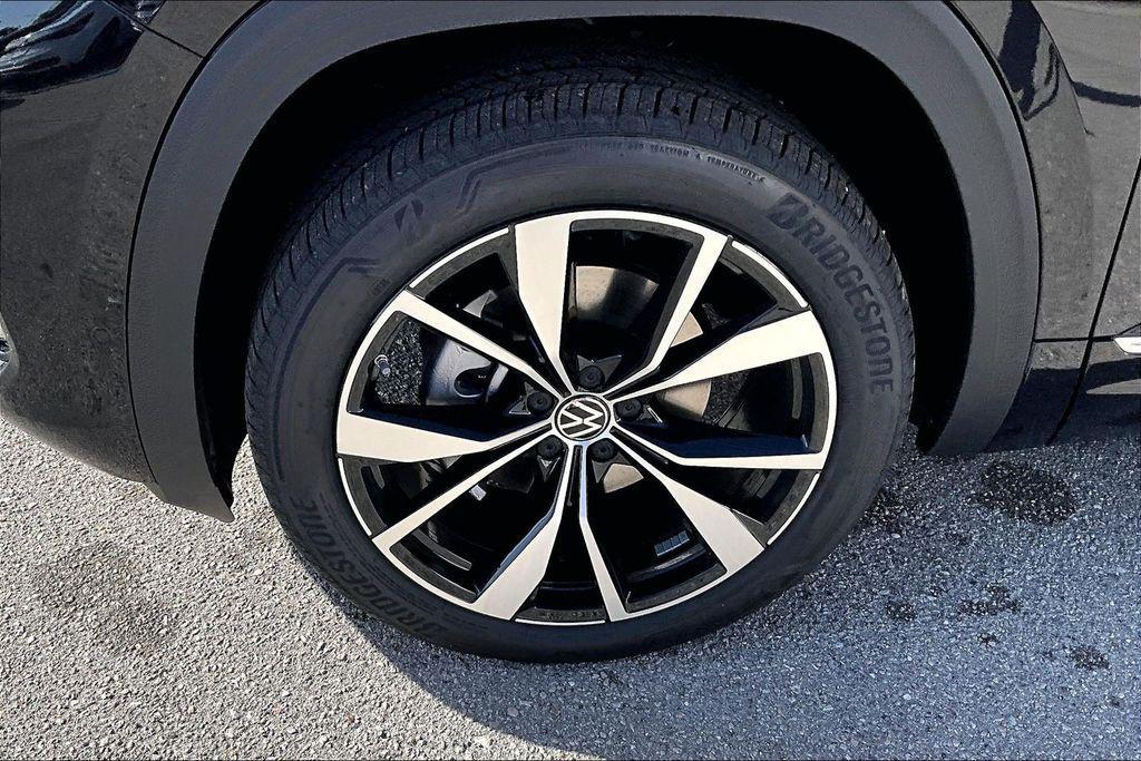 new 2026 Volkswagen Atlas car, priced at $53,042