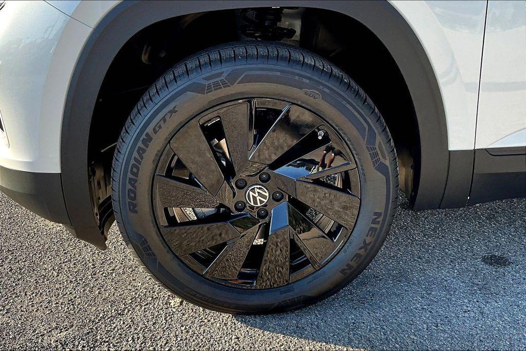 new 2026 Volkswagen Atlas car, priced at $43,649