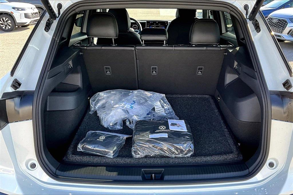 new 2026 Volkswagen Tiguan car, priced at $37,925