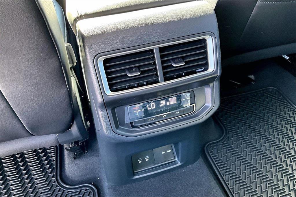 new 2026 Volkswagen Atlas car, priced at $42,007