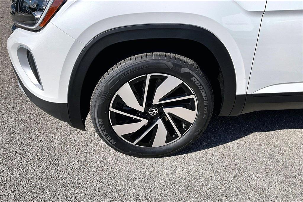 new 2026 Volkswagen Atlas car, priced at $42,007