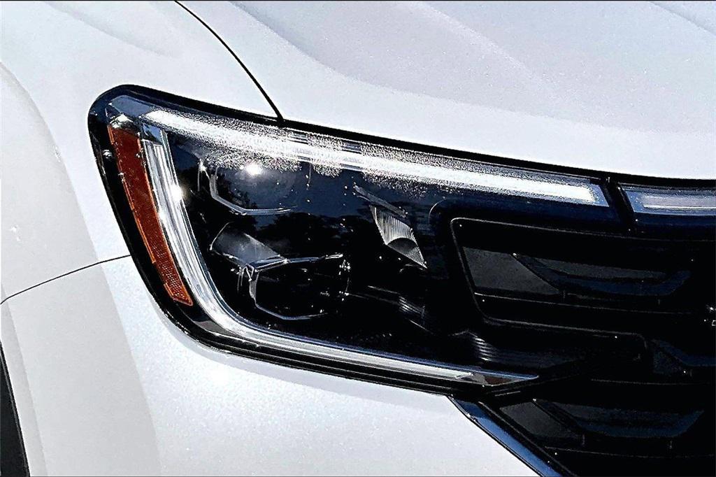 new 2026 Volkswagen Atlas car, priced at $52,462