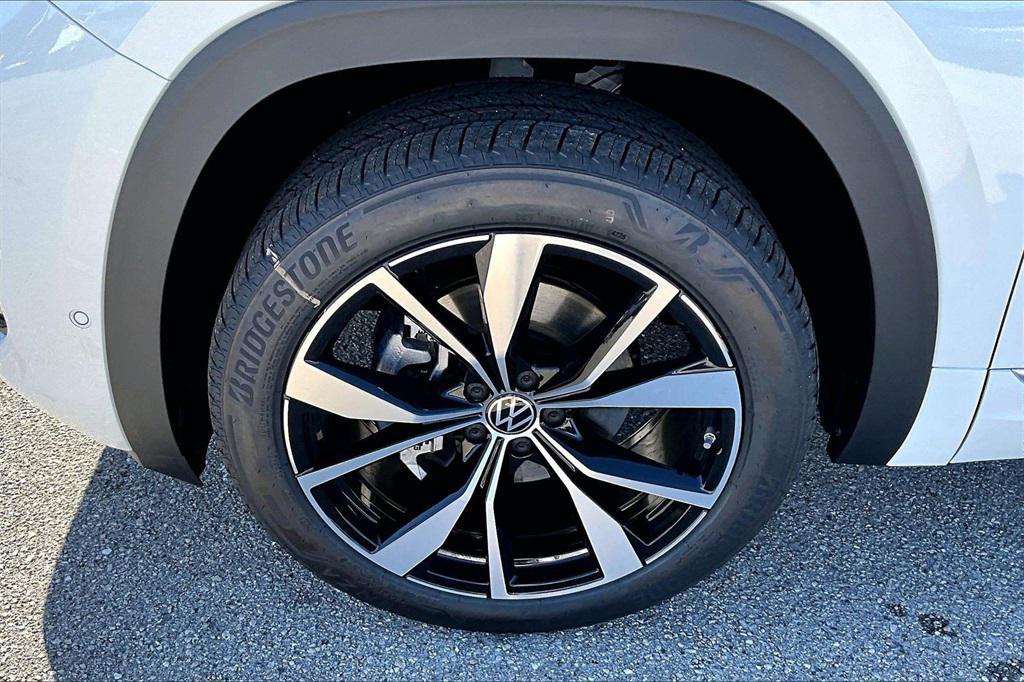 new 2026 Volkswagen Atlas car, priced at $52,462