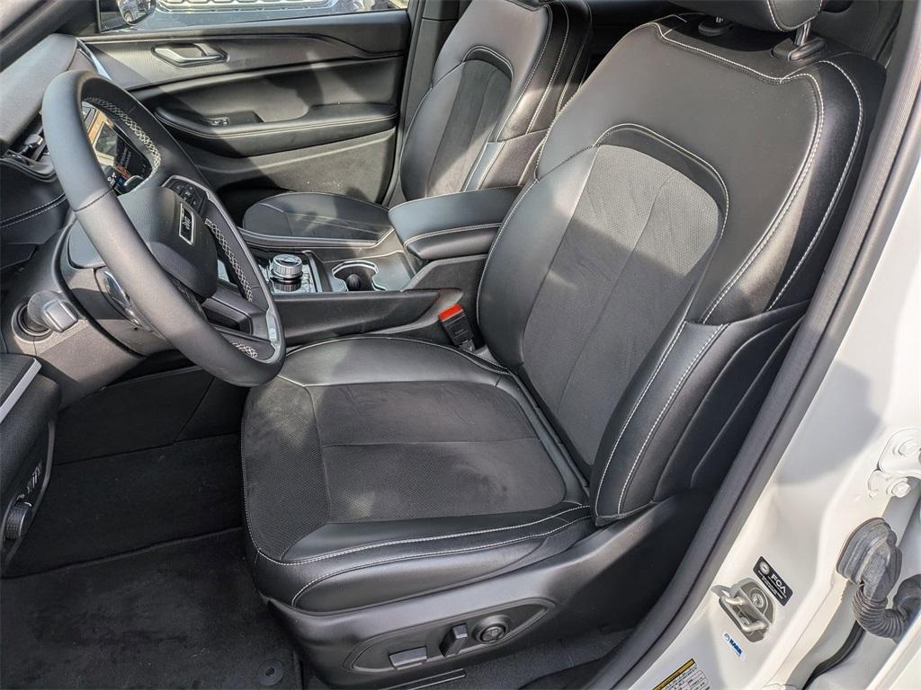 used 2024 Jeep Grand Cherokee car, priced at $33,380