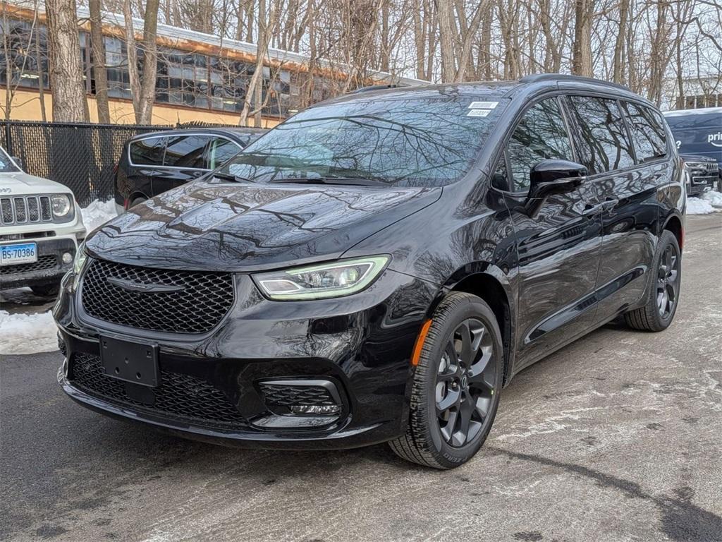 new 2026 Chrysler Pacifica car, priced at $53,745