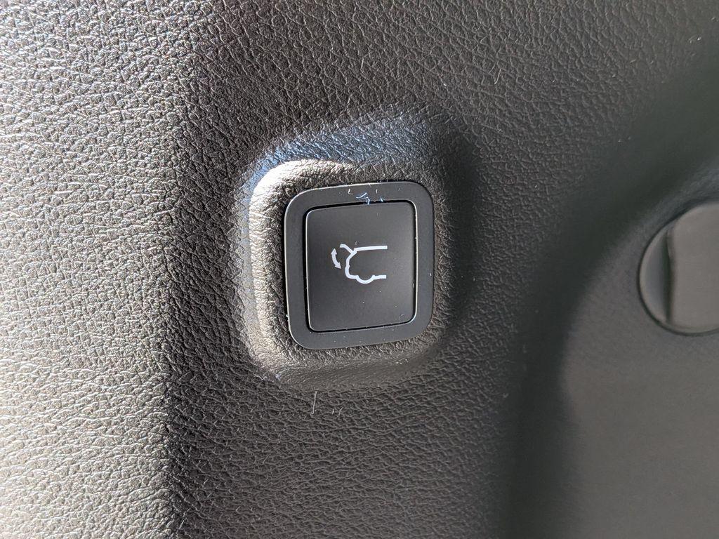 used 2023 Jeep Cherokee car, priced at $24,775
