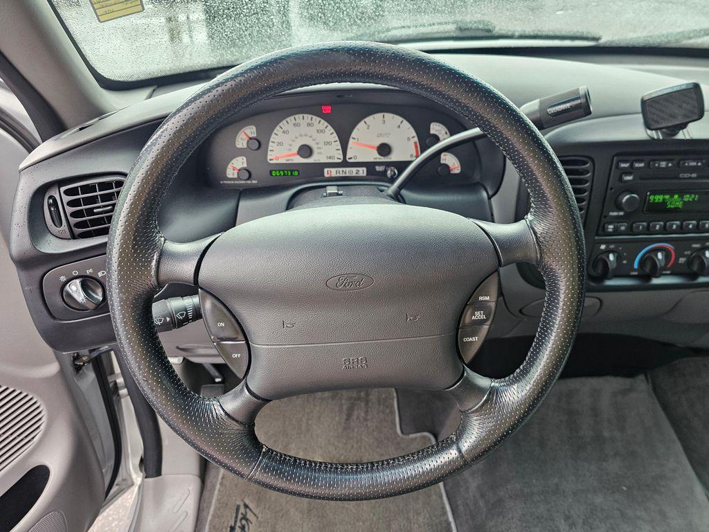 used 2004 Ford F-150 car