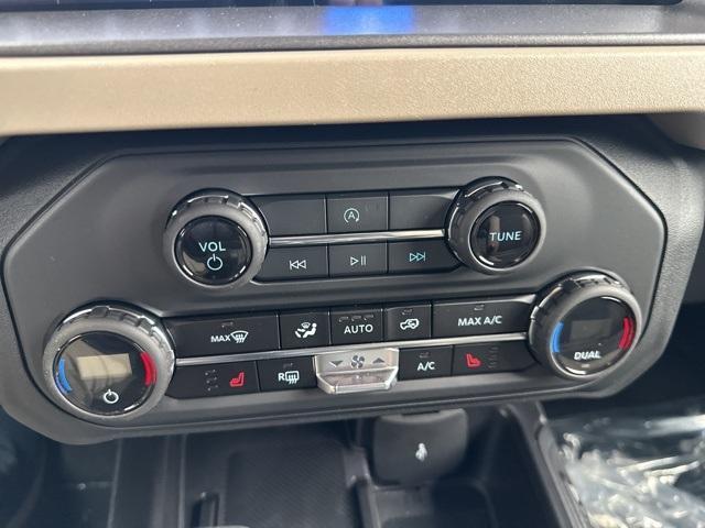 new 2025 Ford Bronco car, priced at $46,870