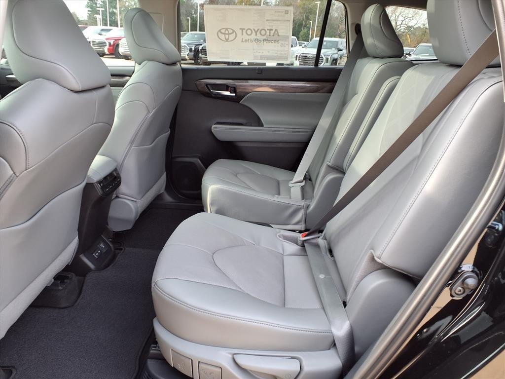 new 2026 Toyota Highlander Hybrid car, priced at $54,975