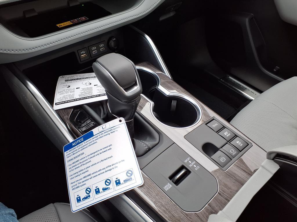 new 2026 Toyota Highlander Hybrid car, priced at $54,975