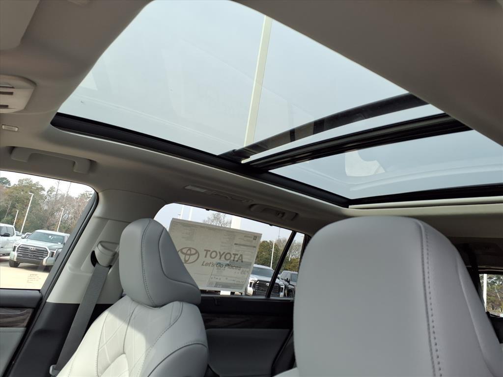 new 2026 Toyota Highlander Hybrid car, priced at $54,975