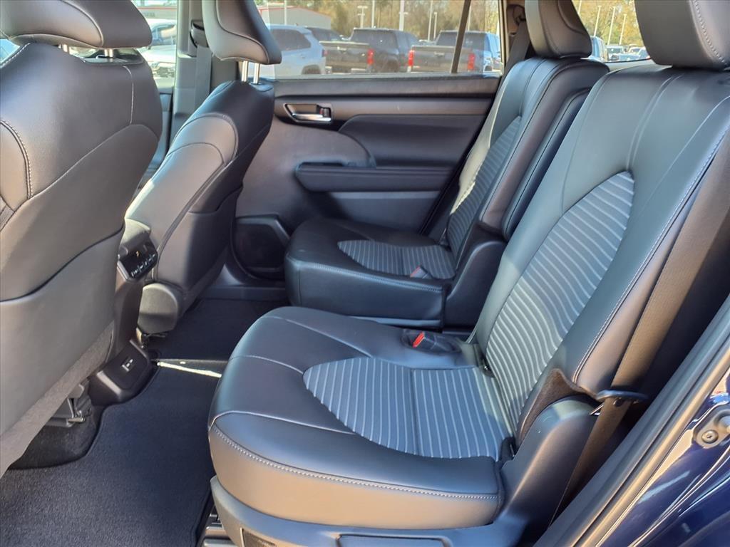 used 2025 Toyota Highlander car, priced at $49,748
