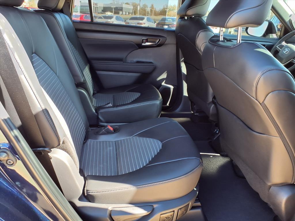 used 2025 Toyota Highlander car, priced at $49,748