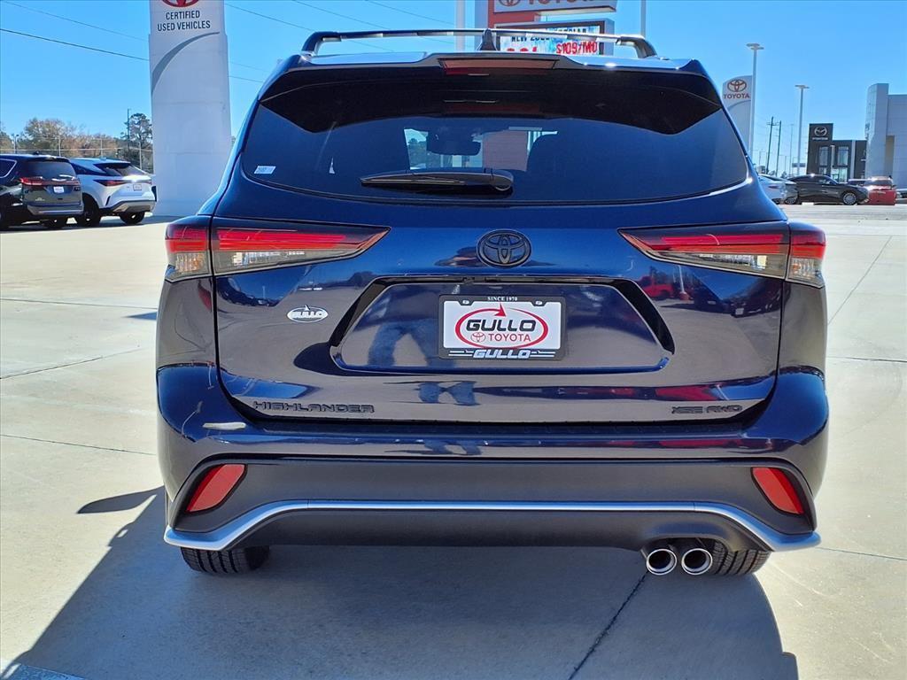 used 2025 Toyota Highlander car, priced at $49,748