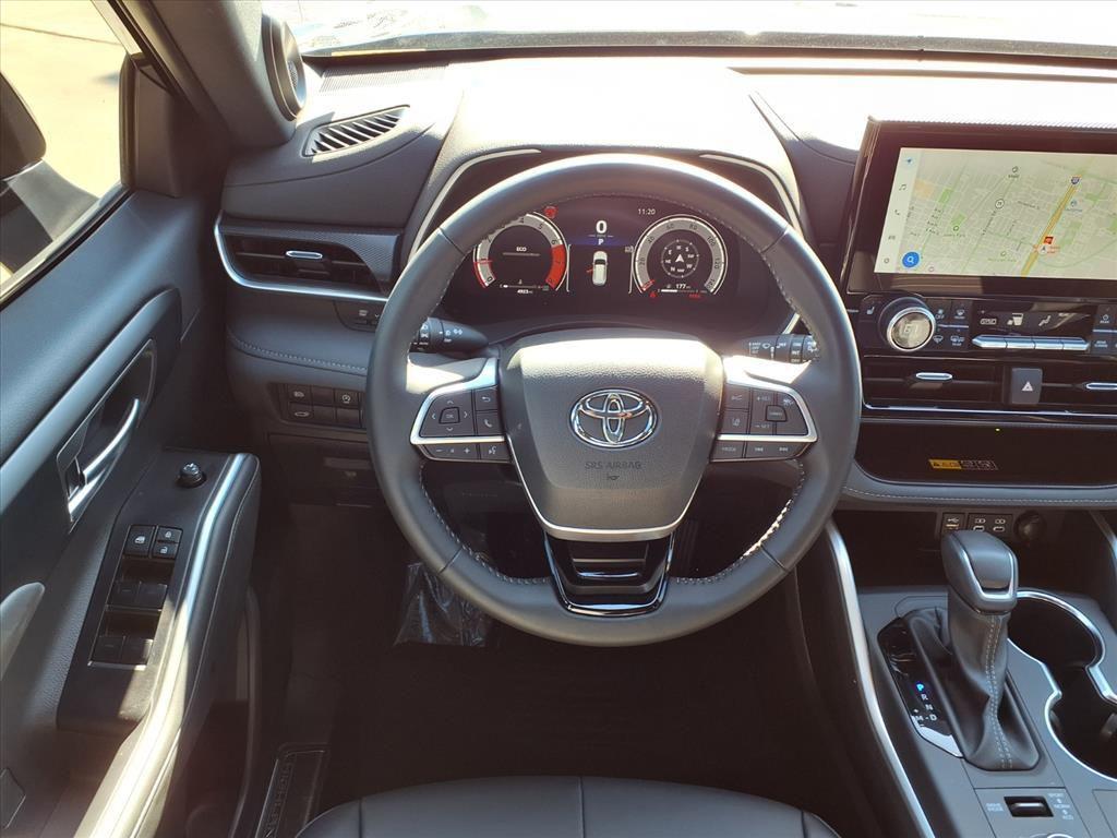 used 2025 Toyota Highlander car, priced at $49,748