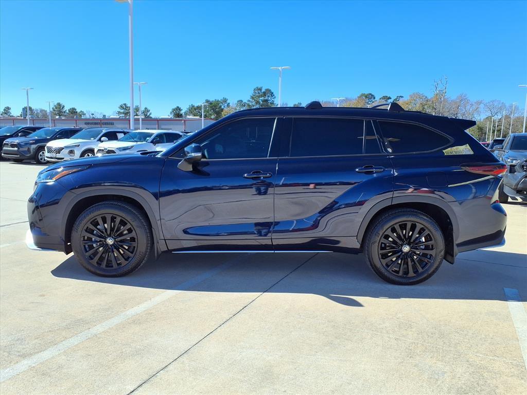 used 2025 Toyota Highlander car, priced at $49,748
