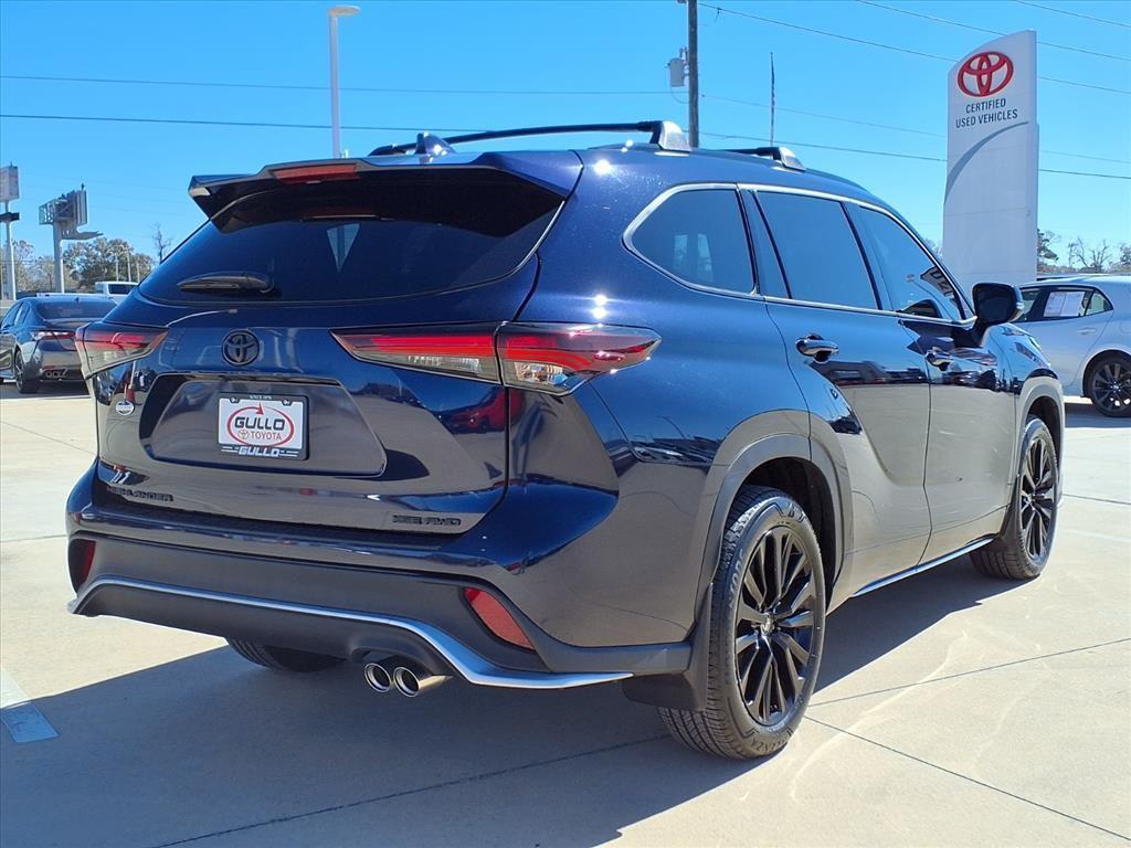 used 2025 Toyota Highlander car, priced at $49,748