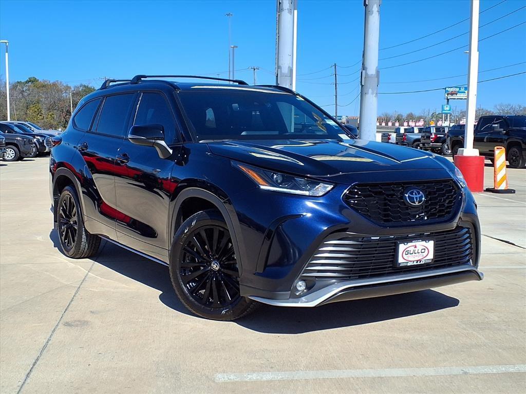 used 2025 Toyota Highlander car, priced at $49,748