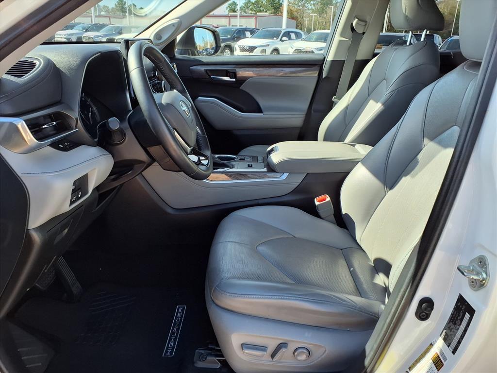 used 2020 Toyota Highlander car, priced at $25,498