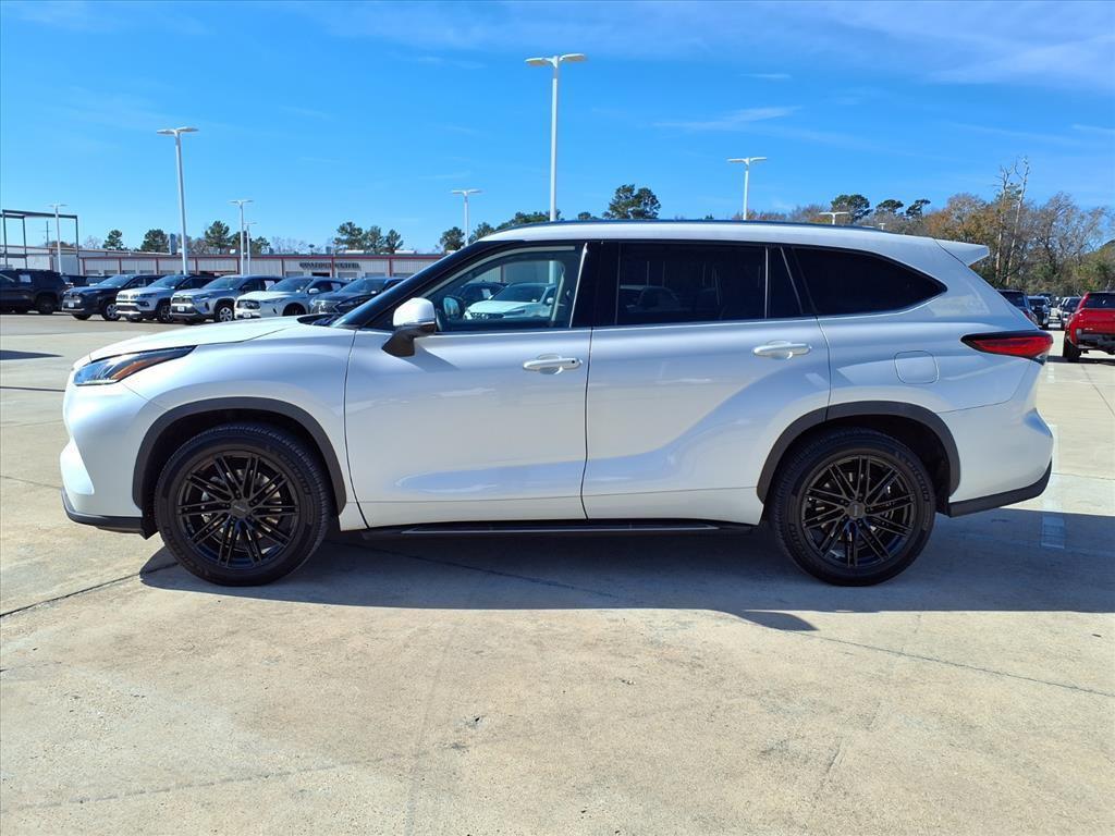 used 2020 Toyota Highlander car, priced at $25,498