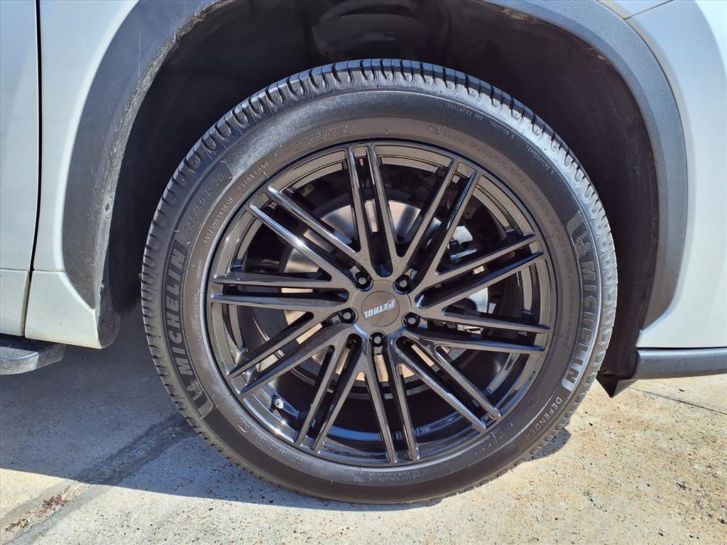 used 2020 Toyota Highlander car, priced at $25,498