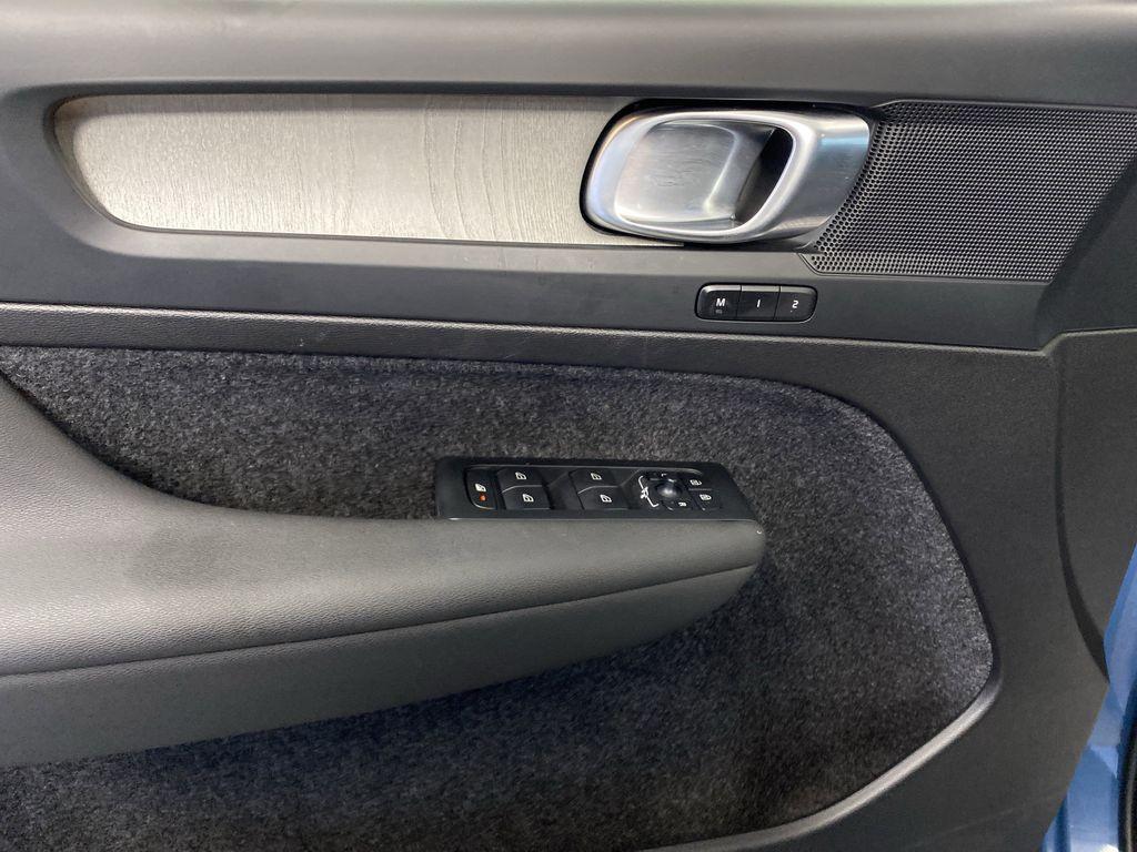 used 2025 Volvo XC40 car, priced at $31,632